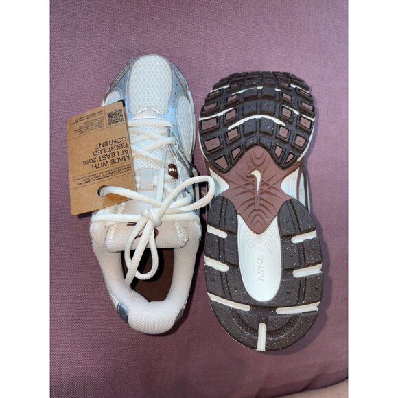 Nike V5 Runner Sneaker in Sail Light Orewood Fauna Brown & Phantom 6.5 New Women - Picture 10 of 17